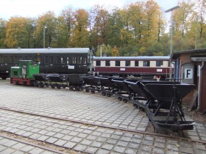 Feldbahnzug, V14 mit Kipploren Feldbahnzug, V14 mit Kipploren