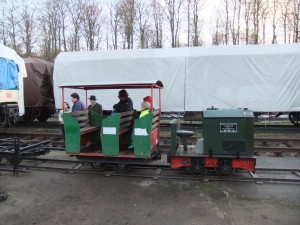 Feldbahn-GmP auf provisorischen Gleisen