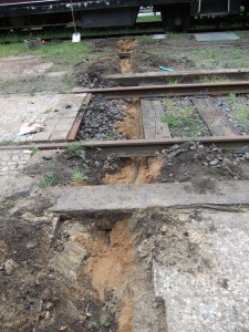 Die neue Kabeltrasse für das Lehrstellwerk und der Modellbahnanlage am 29. Mai 2011
