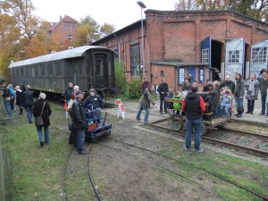 Draisine und Schienenkuli der Feldbahn Draisine und Schienenkuli der Feldbahn