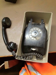 Wandtelefon im Karton