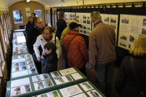 Auch die Fotoausstellung ist gut besucht