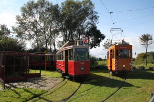 Wagen V2 3006 und Kurvenschmierwagen 354 in der Südschleife