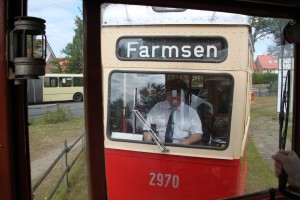 Triebwagen V3 2970 fährt in der Nordschleife dicht auf
