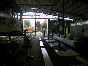 Buffet in der Fahrzeughalle