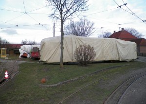 Kieler Straßenbahnwagen 241 verpackt für den Winter