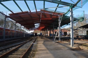 Die Dachdeckerarbeiten gehen voran
