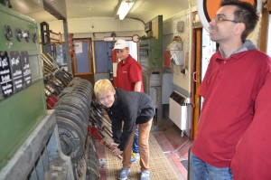 Nachwuchsfahrdienstleiter im Wärterstellwerk Aw des Bahnhofs A-Dorf