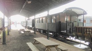Unser Museumszug überwintert am Bahnsteig und die Wintersonne ist photographisch kaum zu bändigen..
